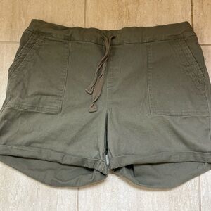 Como Vintage Khaki green cotton shorts with drawstring waist size L